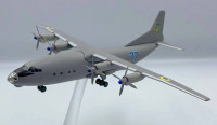 Военно-транспортный самолет Ан-12 ВВС "Украины" борт "77"