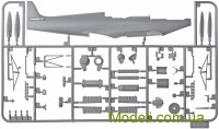 ICM 48802 Масштабна модель винищувача Spitfire LF.IXE з радянськими льотчиками і наземним персоналом